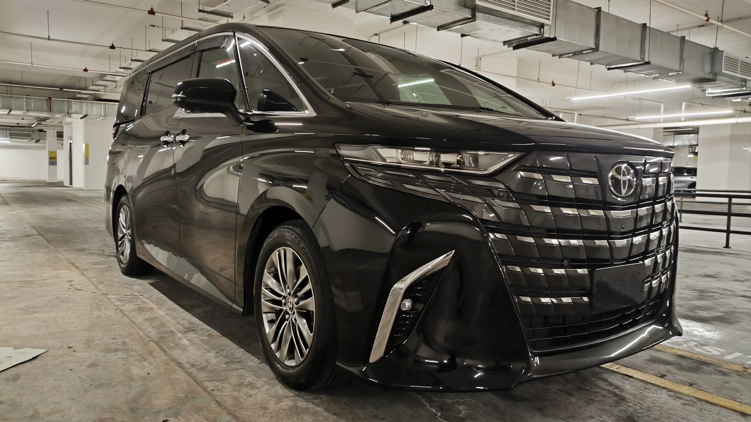 Toyota Alphard AH40 (Black)