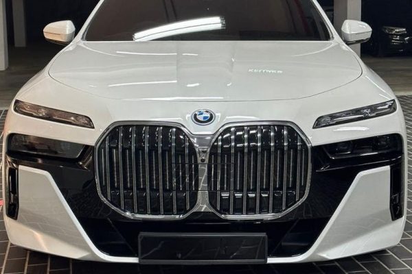 BMW 750e White 🤍 4